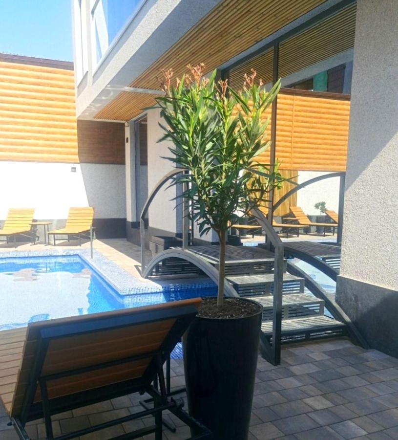Ainlan Hotel Сухуми Екстериор снимка