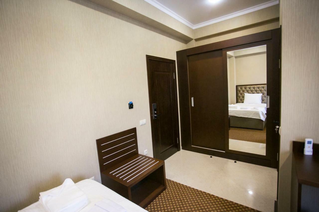 Ainlan Hotel Сухуми Екстериор снимка