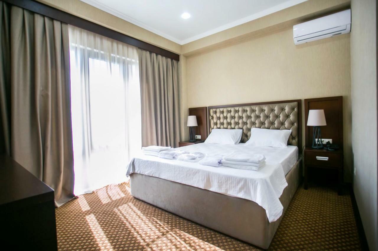Ainlan Hotel Сухуми Екстериор снимка