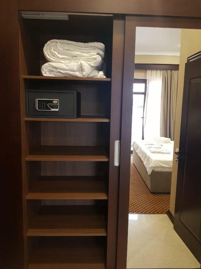 Ainlan Hotel Сухуми Екстериор снимка