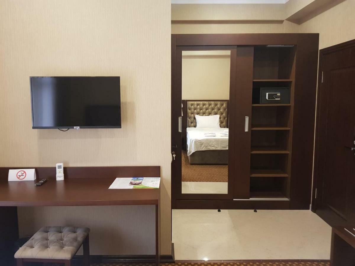 Ainlan Hotel Сухуми Екстериор снимка