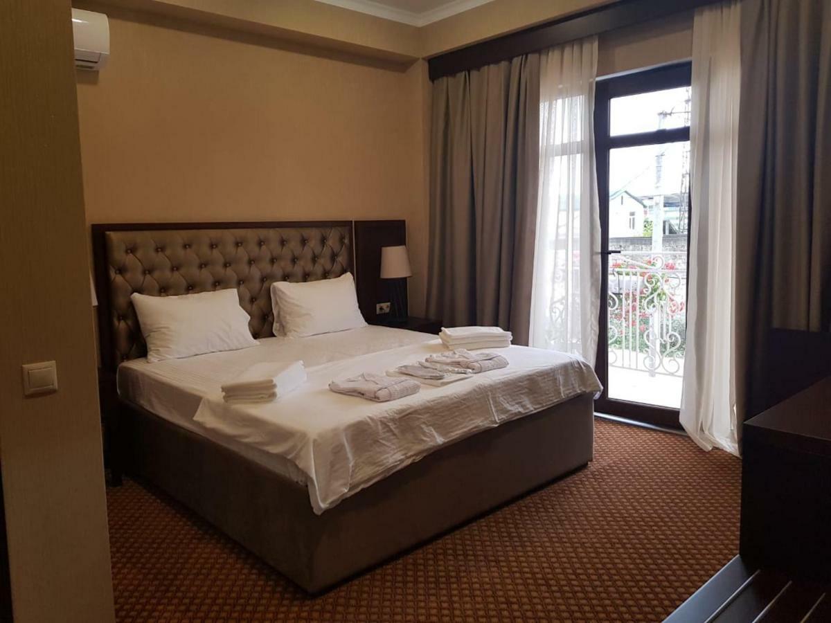 Ainlan Hotel Сухуми Екстериор снимка