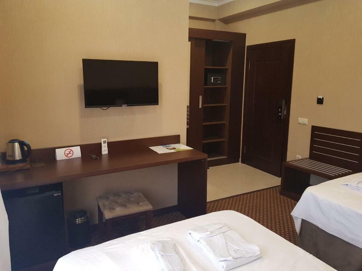 Ainlan Hotel Сухуми Екстериор снимка